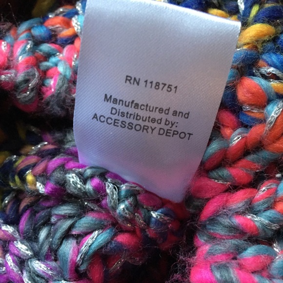 Colorful Pom Pom beanie - Picture 3 of 3